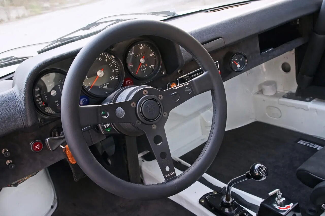 Редкий спорткар Porsche пустили с молотка