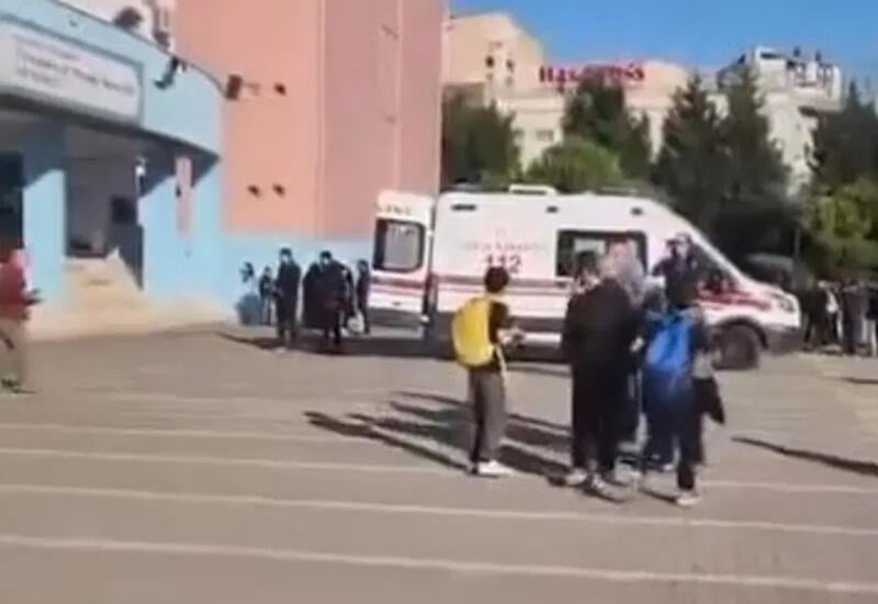 В Стамбуле школьница напала с ножом на сверстниц, есть раненые