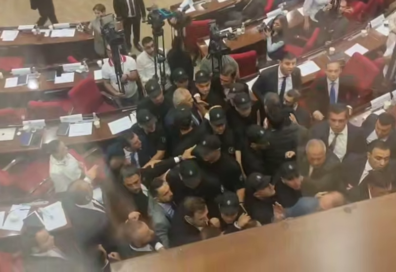 Массовая драка в парламенте Армении
