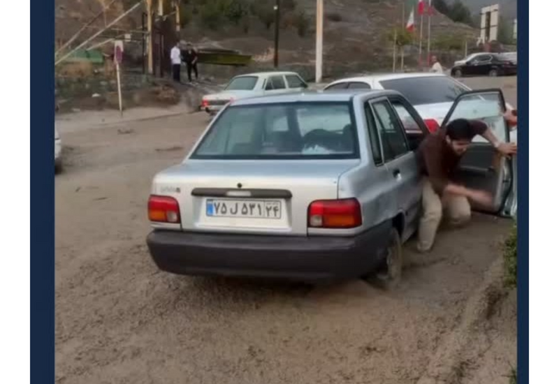 İranda küçə və yollar su altında qaldı