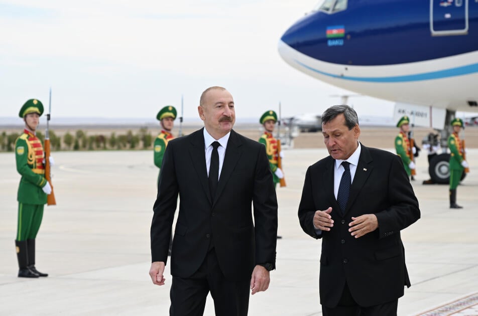 Президент Ильхам Алиев прибыл с рабочим визитом в Туркменистан
