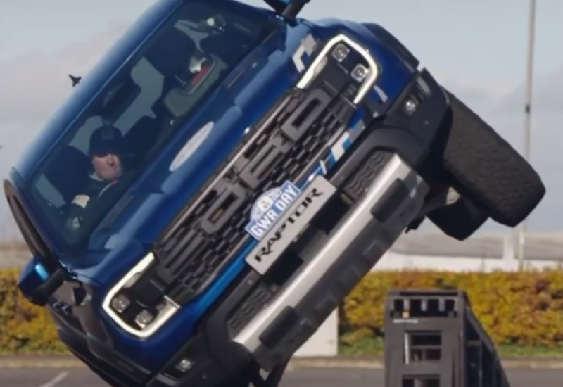 Британский каскадер установил необычный рекорд на Ford Ranger Raptor