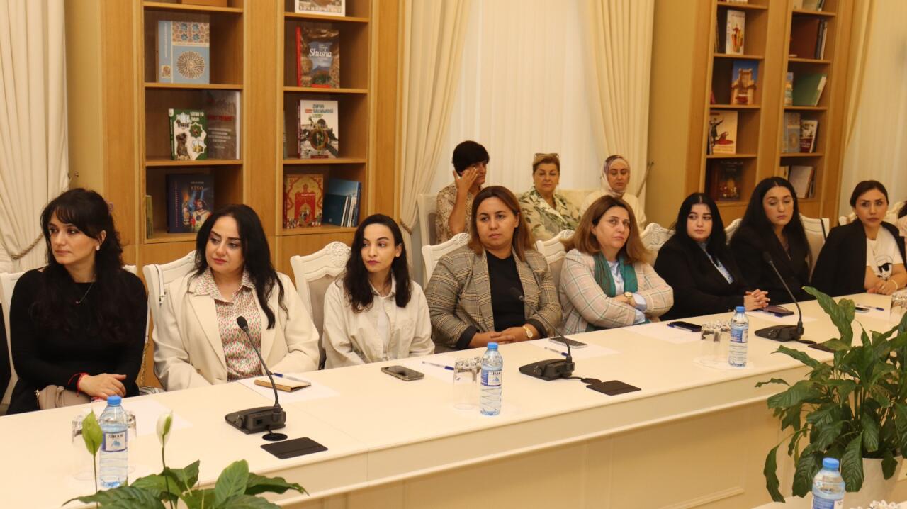 MEMİM провел семинар с Сабиром Рустамханлы в рамках проекта "Язык – основа нашей национальной и культурной идентичности"