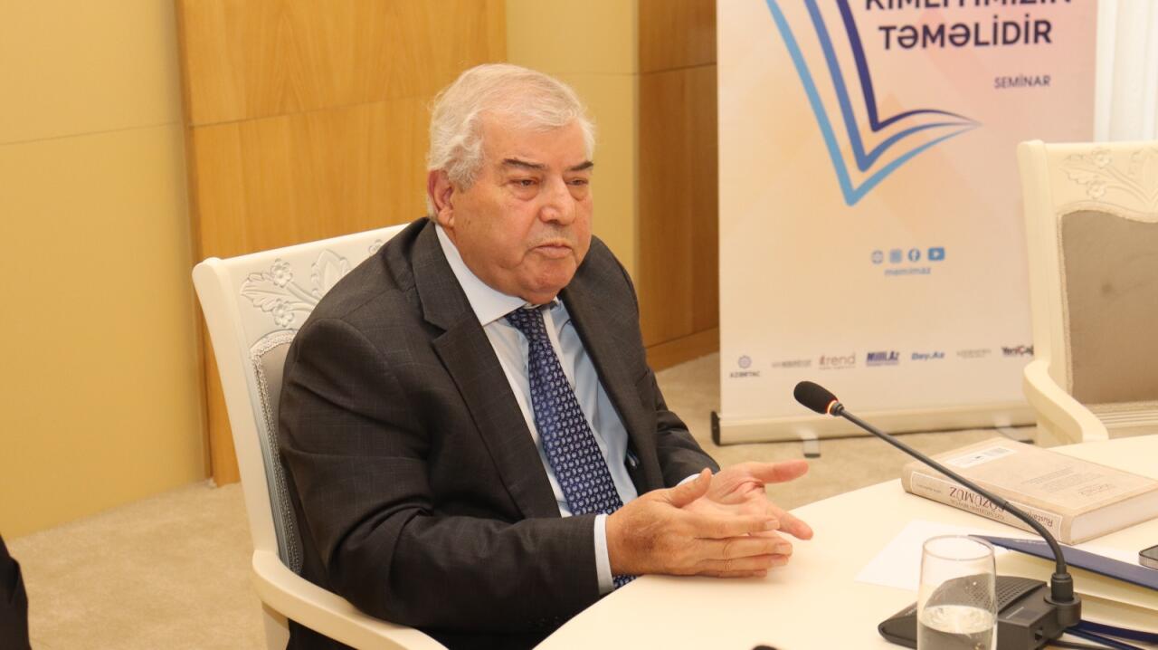 MEMİM провел семинар с Сабиром Рустамханлы в рамках проекта "Язык – основа нашей национальной и культурной идентичности"