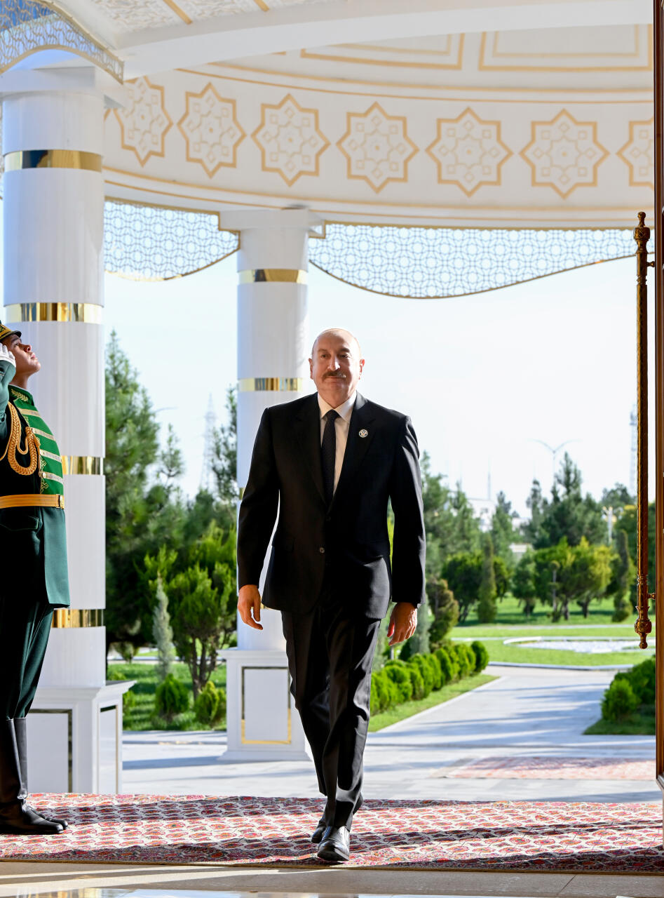 Prezident İlham Əliyev MDB Dövlət Başçıları Şurasının iclasında iştirak etmək üçün “Avaza” Kompleksinə gəldi