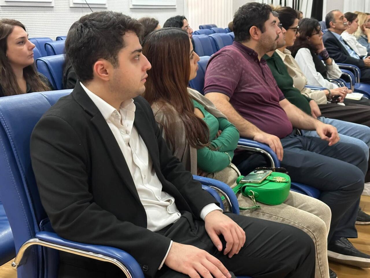 В Музее искусств Азербайджана представили графическое наследие Алекпера Рзакулиева