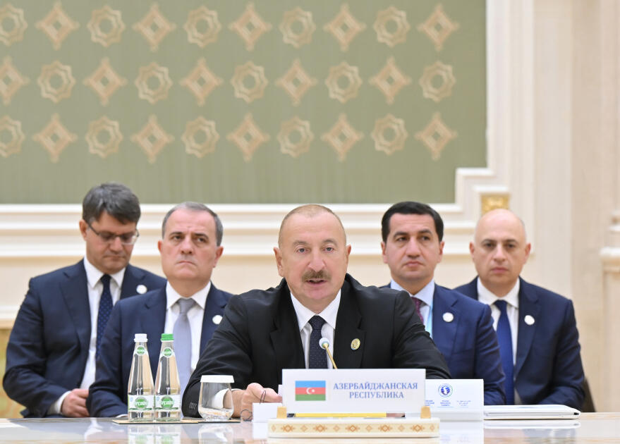 Prezident İlham Əliyev Türkmənbaşı şəhərində Xəzər Ekoloji Sammitinin geniş tərkibdə iclasında iştirak edib