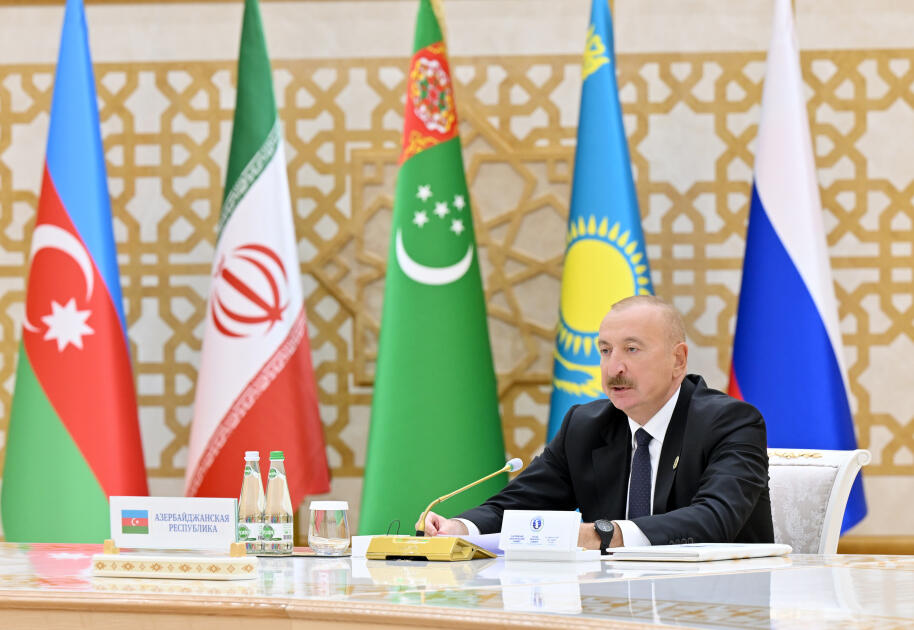 Prezident İlham Əliyev Türkmənbaşı şəhərində Xəzər Ekoloji Sammitinin geniş tərkibdə iclasında iştirak edib