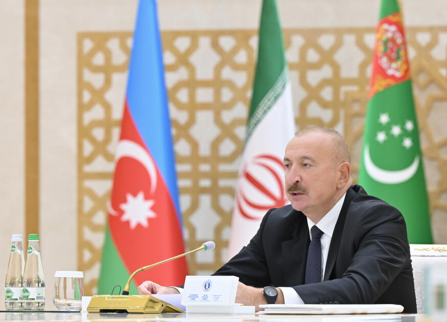 Prezident İlham Əliyev Türkmənbaşı şəhərində Xəzər Ekoloji Sammitinin geniş tərkibdə iclasında iştirak edib