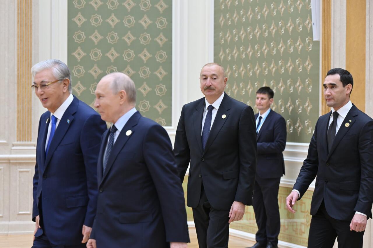 Prezident İlham Əliyev Türkmənbaşı şəhərində Xəzər Ekoloji Sammitinin geniş tərkibdə iclasında iştirak edib