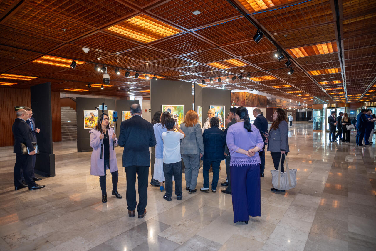 Meksikanın Deputatlar Palatasında rəssam Mehriban Alışovanın əsərlərindən ibarət sərginin açılışı olub