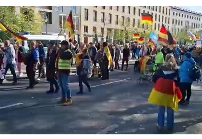 Тысячи жителей Германии вышли на протест против Мерца