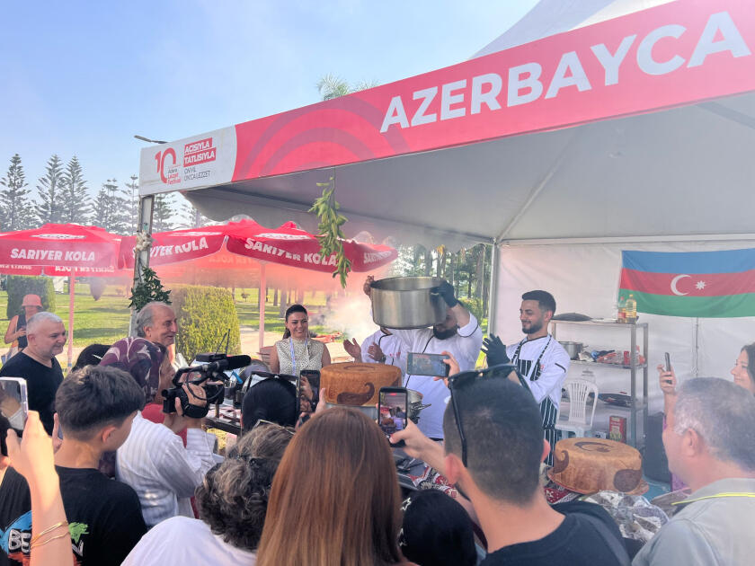 Кулинарные традиции Азербайджана представили на фестивале в Адане