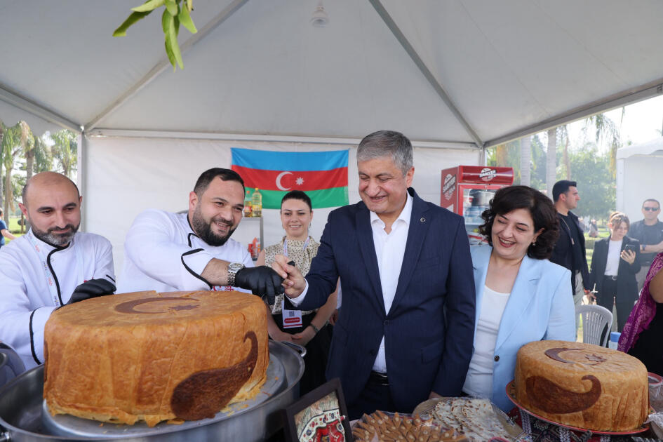 Кулинарные традиции Азербайджана представили на фестивале в Адане