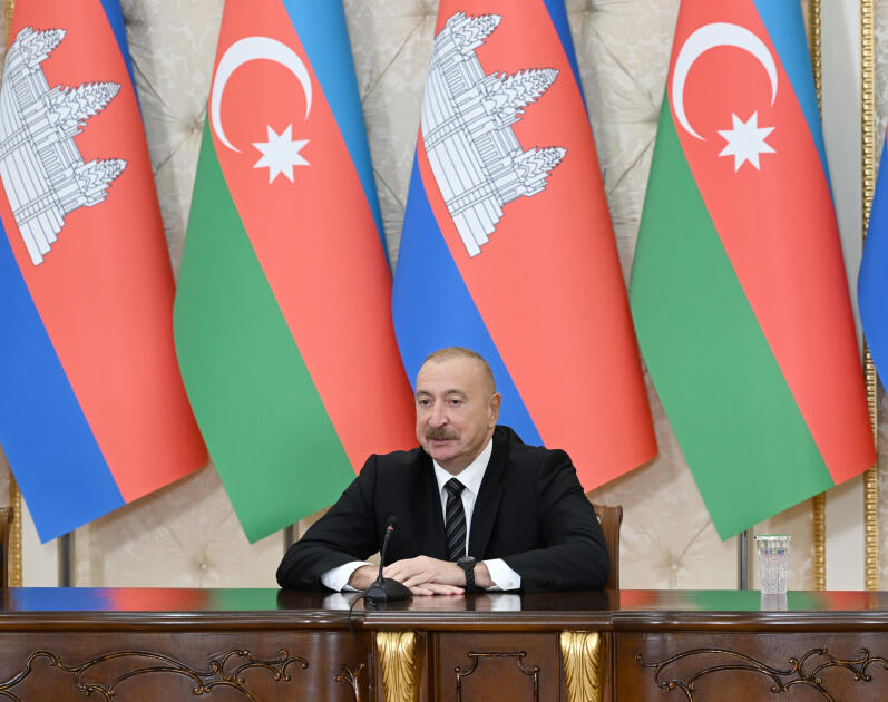 Президент Ильхам Алиев и Премьер-министр Камбоджи выступили с заявлениями для прессы