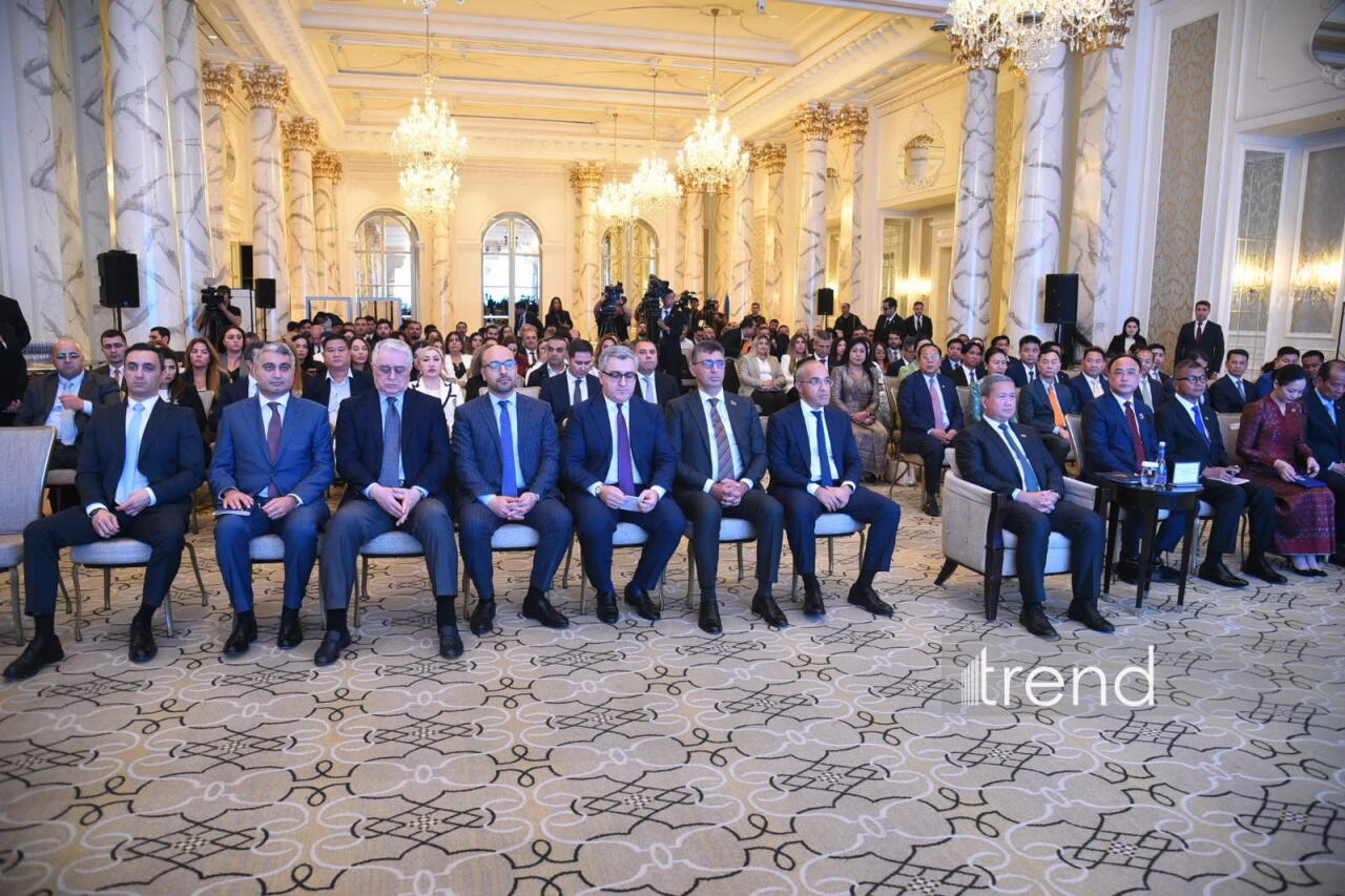В Баку проходит азербайджано-камбоджийский бизнес-форум