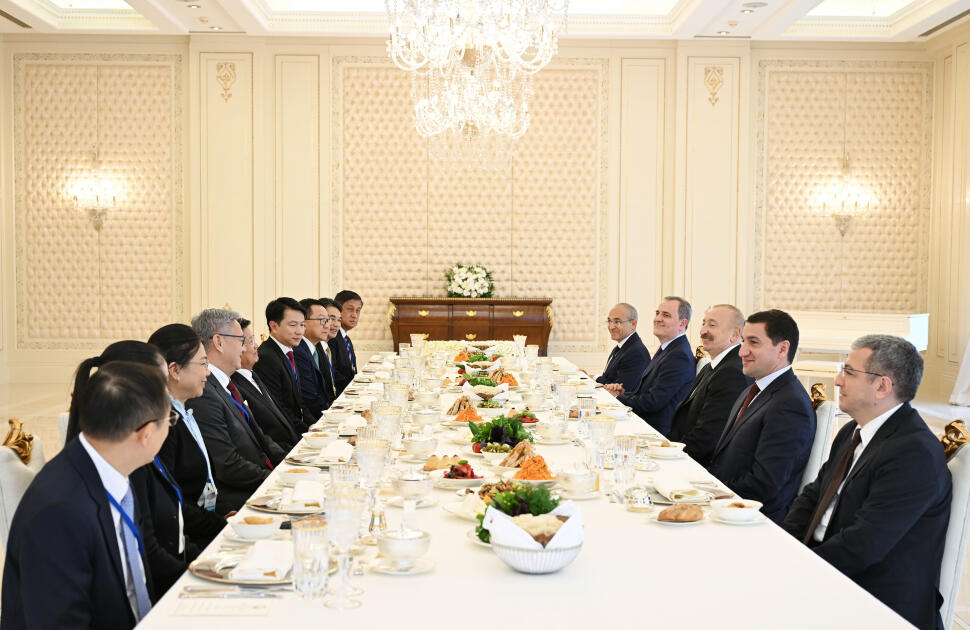 Prezident İlham Əliyevin adından Laos Prezidentinin şərəfinə rəsmi nahar verilib
