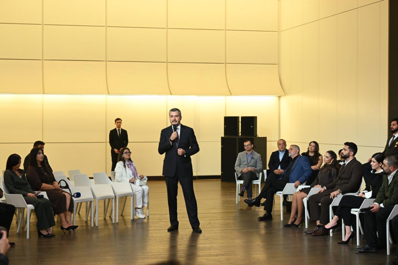 "44" bədi filminin yaradıcı heyətinin brifinqi keçirilib