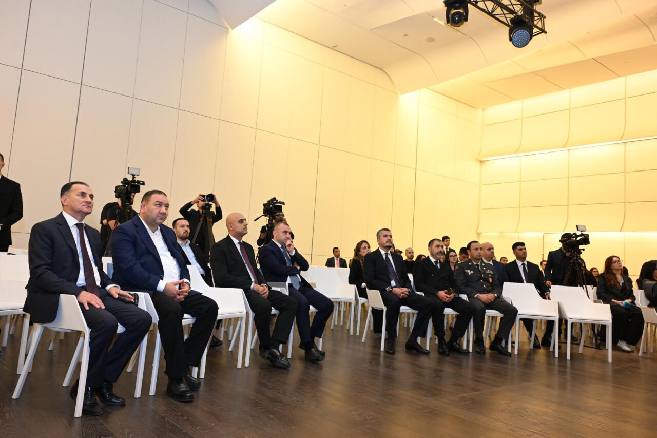 "44" bədi filminin yaradıcı heyətinin brifinqi keçirilib