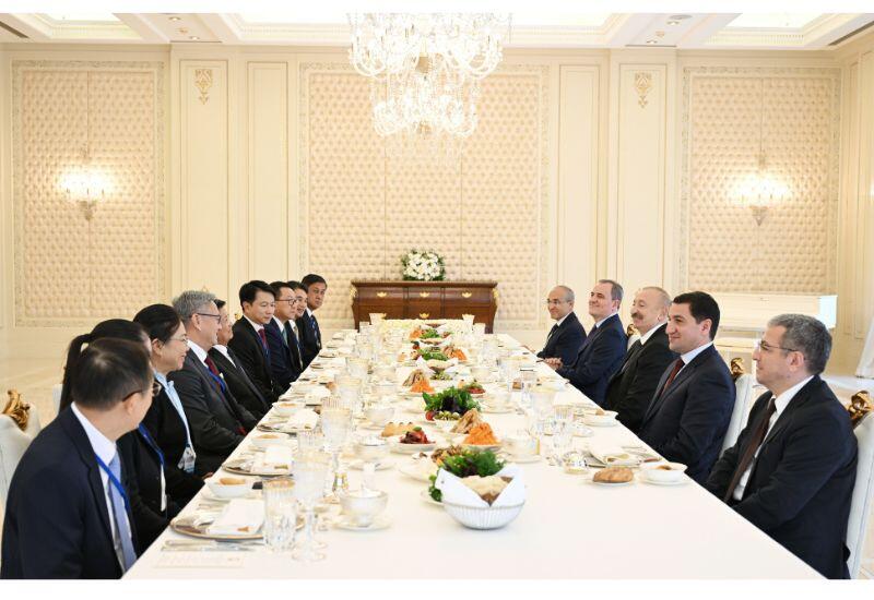 Prezident İlham Əliyevin adından Laos Prezidentinin şərəfinə rəsmi nahar verilib