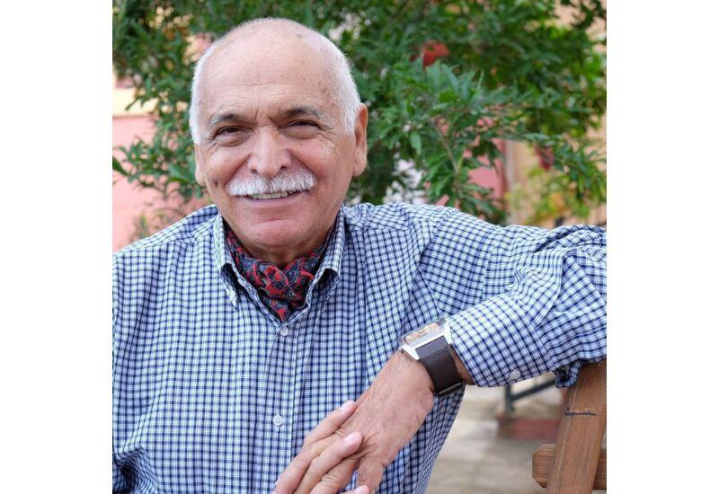 Vahid məktəbli formasına dini don geyindirmək düzgün deyil