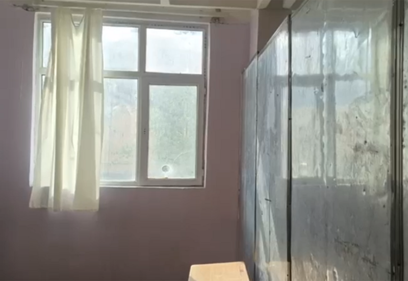 В Бина забросали камнями школу, пострадали двое учеников