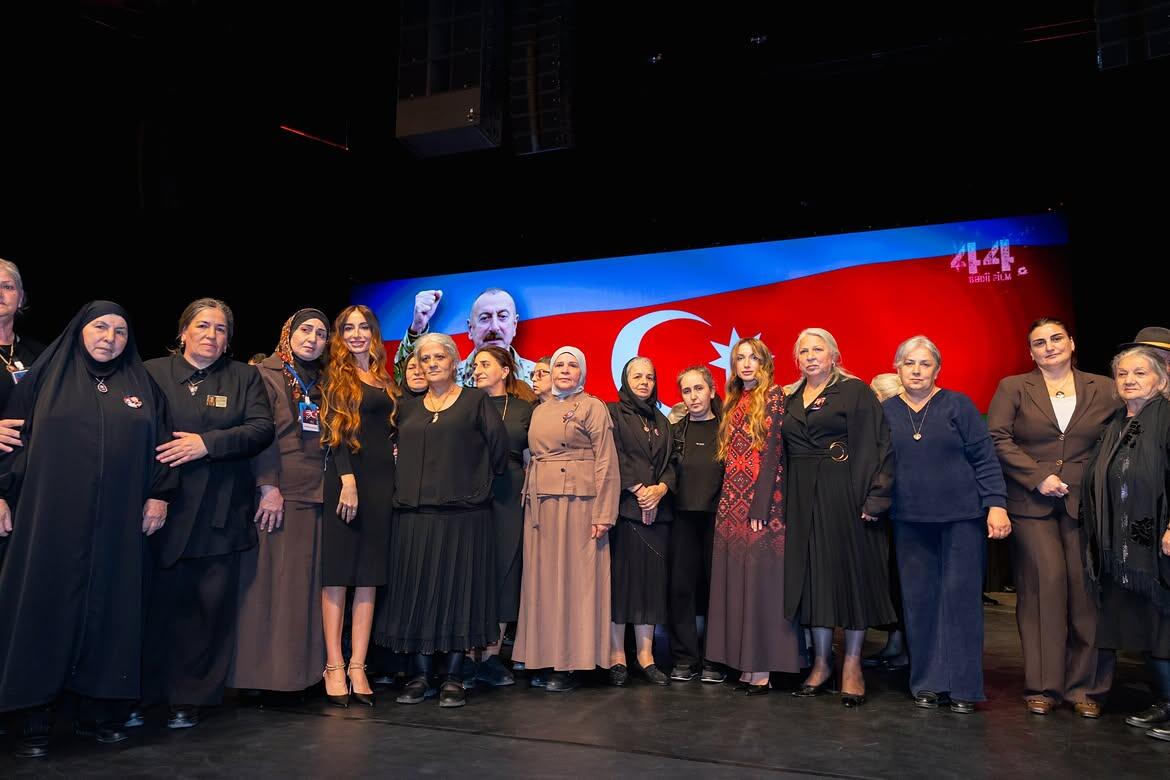 Алена Алиева поделилась кадрами с премьеры фильма «44»