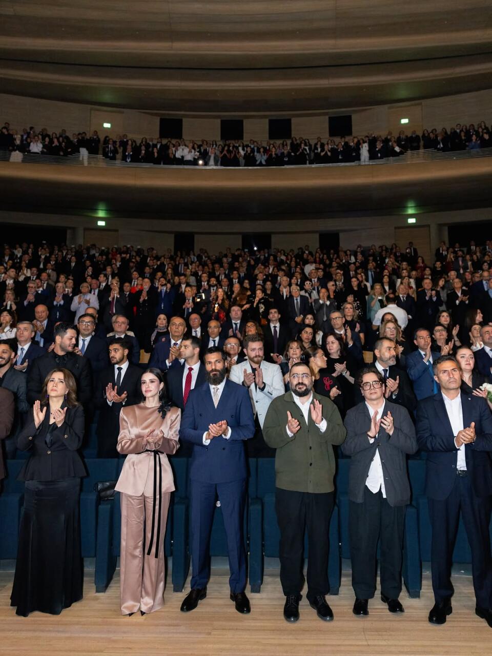 Алена Алиева поделилась кадрами с премьеры фильма «44»