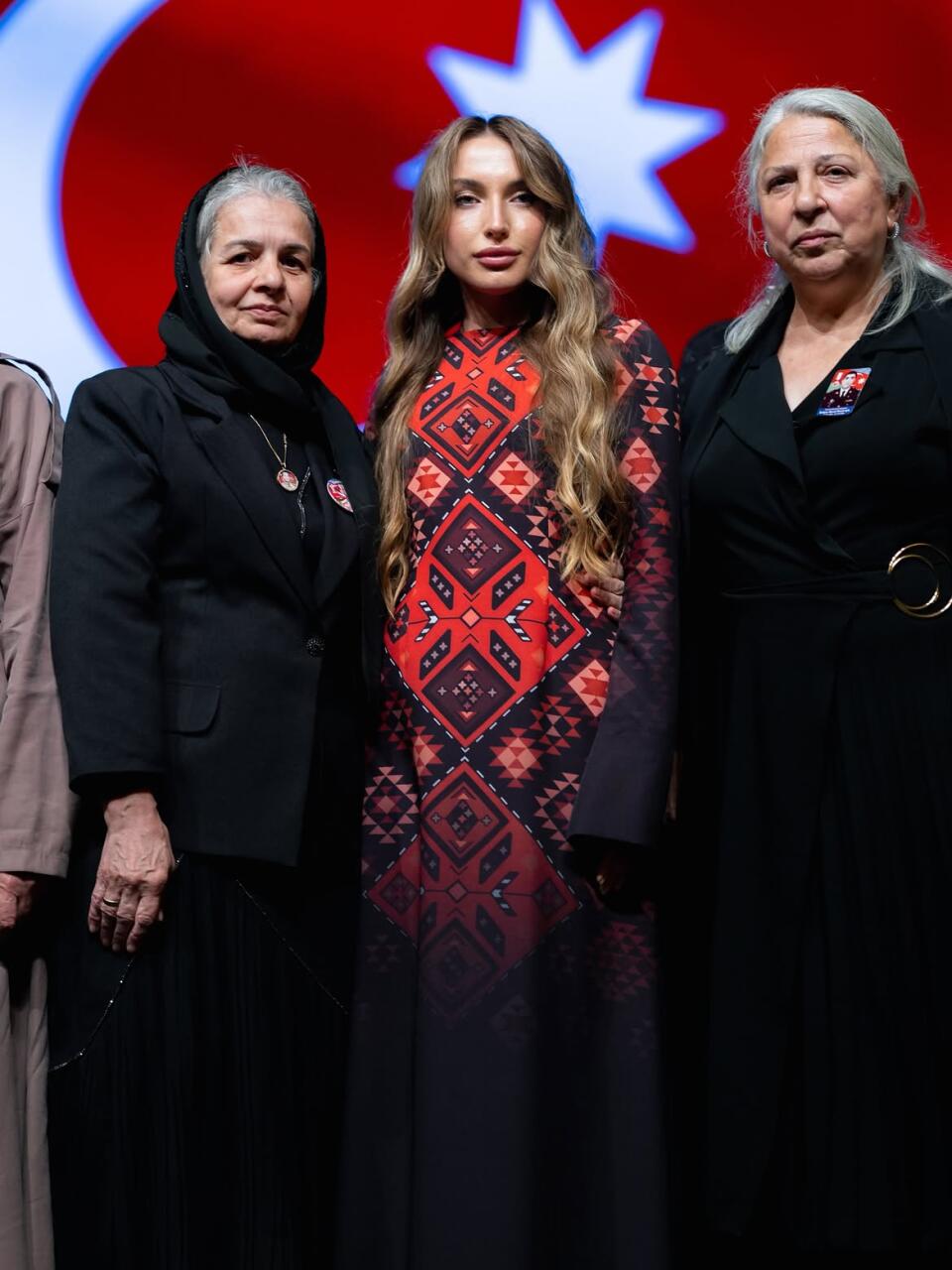 Алена Алиева поделилась кадрами с премьеры фильма «44»