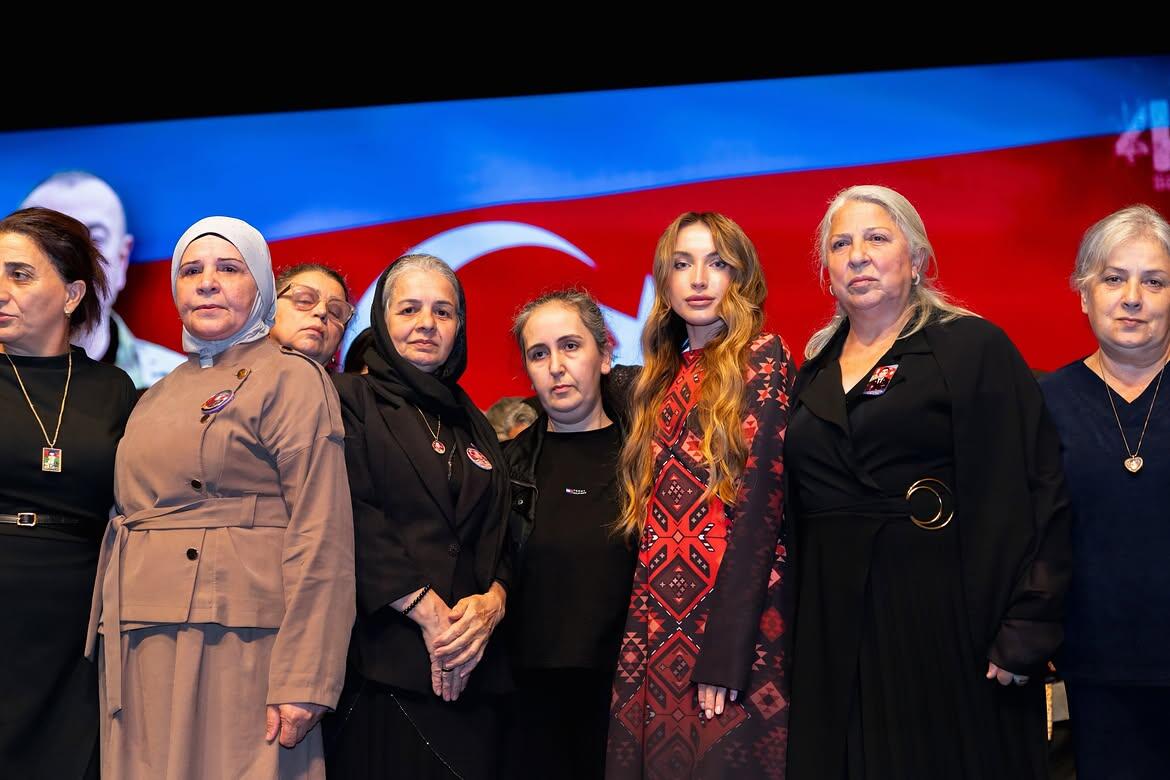 Алена Алиева поделилась кадрами с премьеры фильма «44»