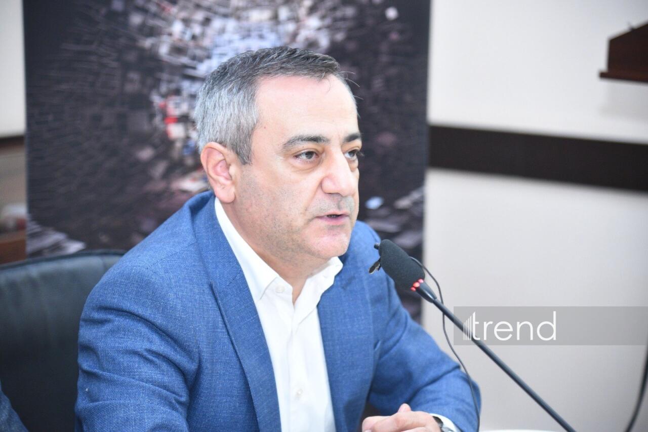 “Zərərli xarici təsirlərə və saxta xəbərlərə qarşı sayıqlığın artırılmasına dəstək” layihəsi çərçivəsində Dillər Universitetinin tələbələri ilə görüş keçirilib