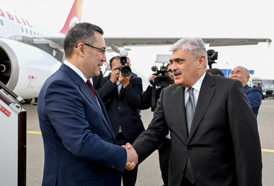 Qırğızıstan Prezidenti AQEM-in Zirvə Toplantısında iştirak etmək üçün Azərbaycana səfərə gəlib