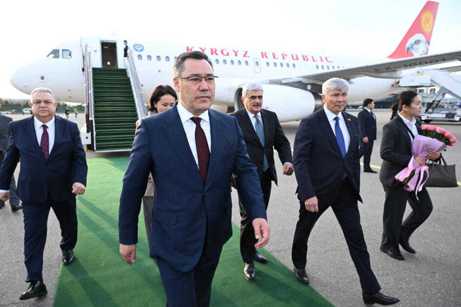 Qırğızıstan Prezidenti AQEM-in Zirvə Toplantısında iştirak etmək üçün Azərbaycana səfərə gəlib