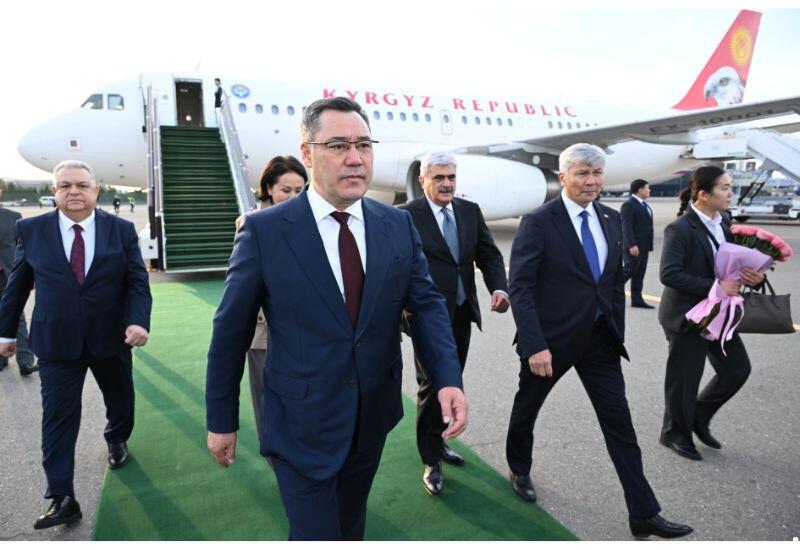 Qırğızıstan Prezidenti AQEM-in Zirvə Toplantısında iştirak etmək üçün Azərbaycana səfərə gəlib