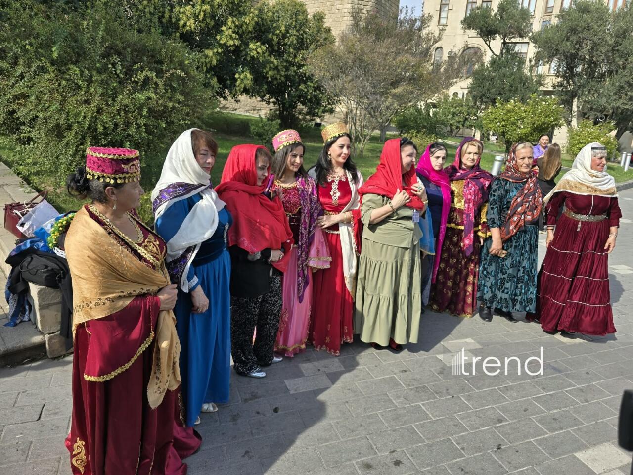 В Ичеришехер стартовало красочное шествие "Кялагаи"