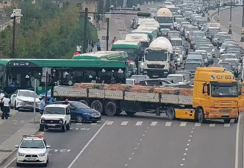 Nasaz yük maşını yolda qaldı