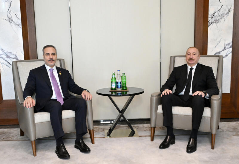 Prezident İlham Əliyev Türkiyənin xarici işlər nazirini qəbul edib