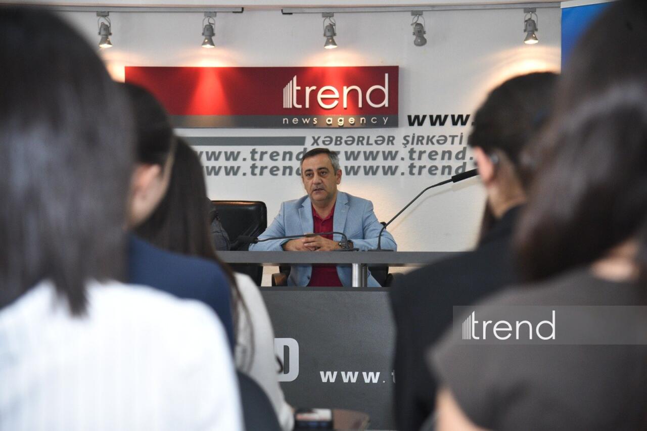 BDU tələbələri ilə zərərli xarici təsirlər və informasiya təhdidləri müzakirə olunub