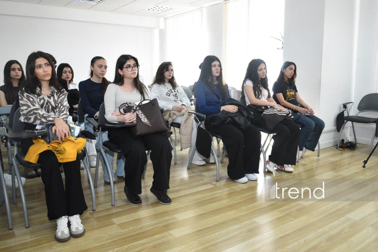 BDU tələbələri ilə zərərli xarici təsirlər və informasiya təhdidləri müzakirə olunub