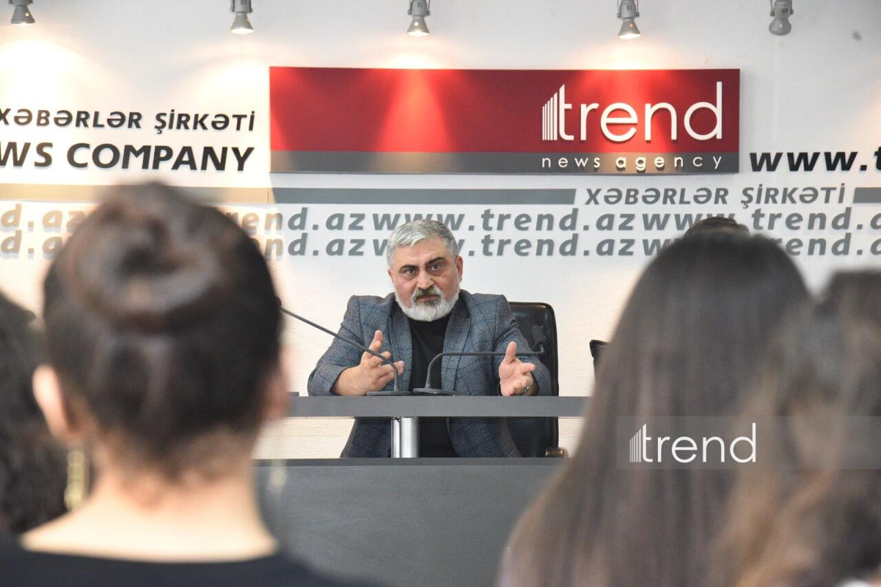 BDU tələbələri ilə zərərli xarici təsirlər və informasiya təhdidləri müzakirə olunub