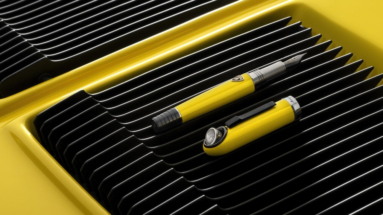 К 60-летию Lamborghini Miura итальянцы выпустили ручку со встроенной фарой за $ 10 тысяч