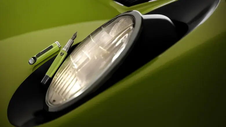 К 60-летию Lamborghini Miura итальянцы выпустили ручку со встроенной фарой за $ 10 тысяч