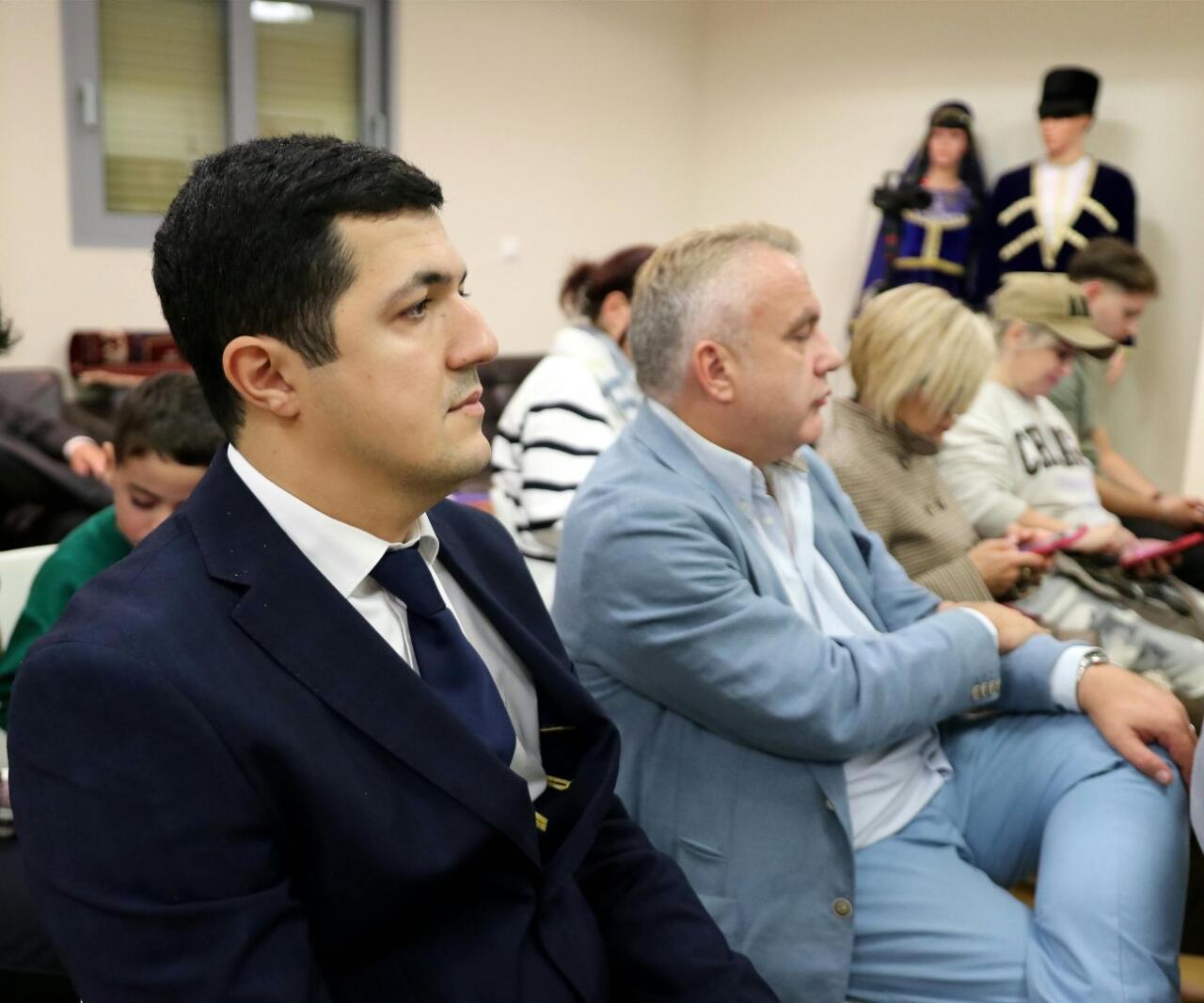 Фуад Мурадов встретился с азербайджанской общиной в Греции