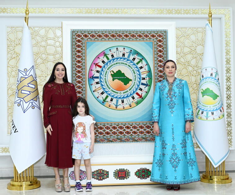 Heydər Əliyev Fondunun vitse-prezidenti Leyla Əliyeva Arkadağda Oğulcahan Atabayeva ilə görüşüb