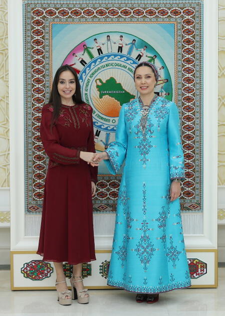 Heydər Əliyev Fondunun vitse-prezidenti Leyla Əliyeva Arkadağda Oğulcahan Atabayeva ilə görüşüb