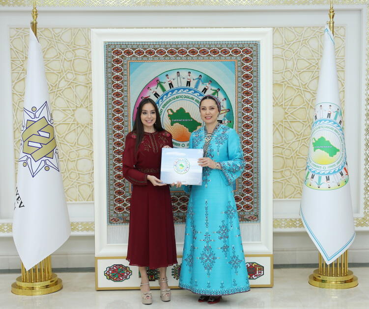 Heydər Əliyev Fondunun vitse-prezidenti Leyla Əliyeva Arkadağda Oğulcahan Atabayeva ilə görüşüb