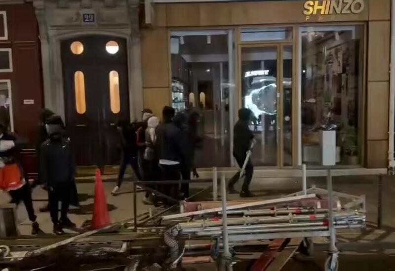 Во Франции мародеры массово обносили магазины