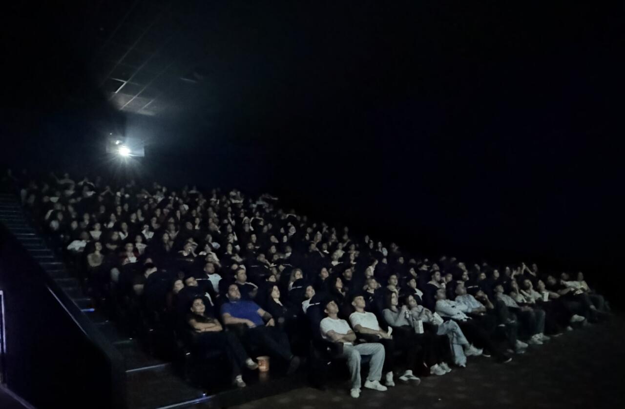 В кинотеатрах Азербайджана наблюдается большой интерес к масштабному художественному фильму "44"