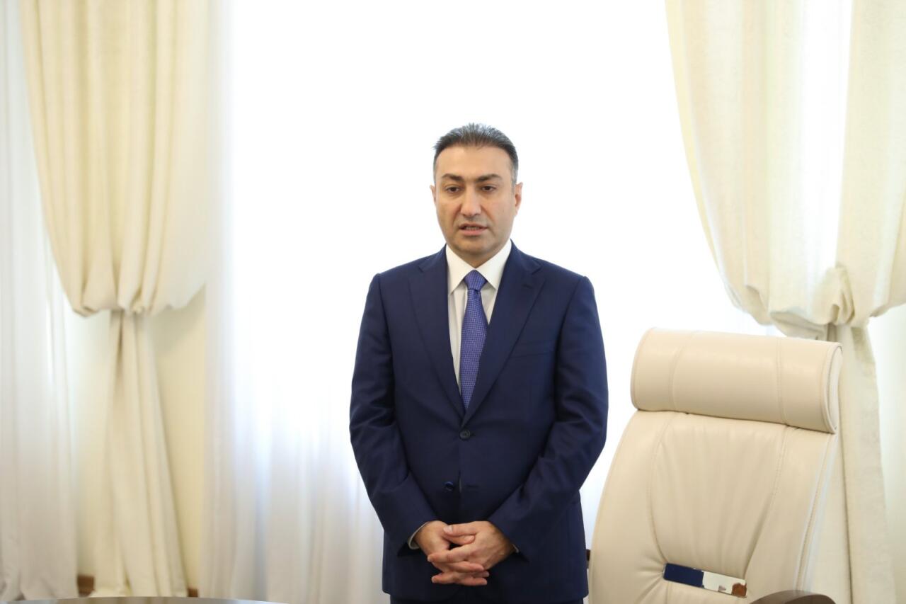Teymur Musayev Anar Bayramovu Səhiyyə Nazirliyinin kollektivinə təqdim edib