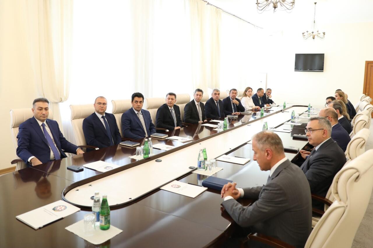 Teymur Musayev Anar Bayramovu Səhiyyə Nazirliyinin kollektivinə təqdim edib